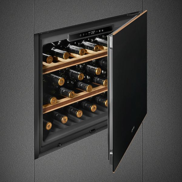 Smeg CVI621NR3 - серія DOLCE STIL NOVO - Вбудована шафа для зберігання вина, 21 пляшка, 45 см, петлі змінні CVI621NR3 фото